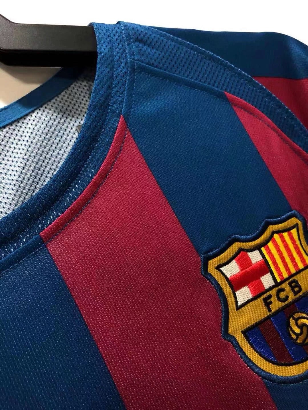 Vintage 2005/2006 FC Barcelona Ronaldinho #10 CL Final Retro Jersey